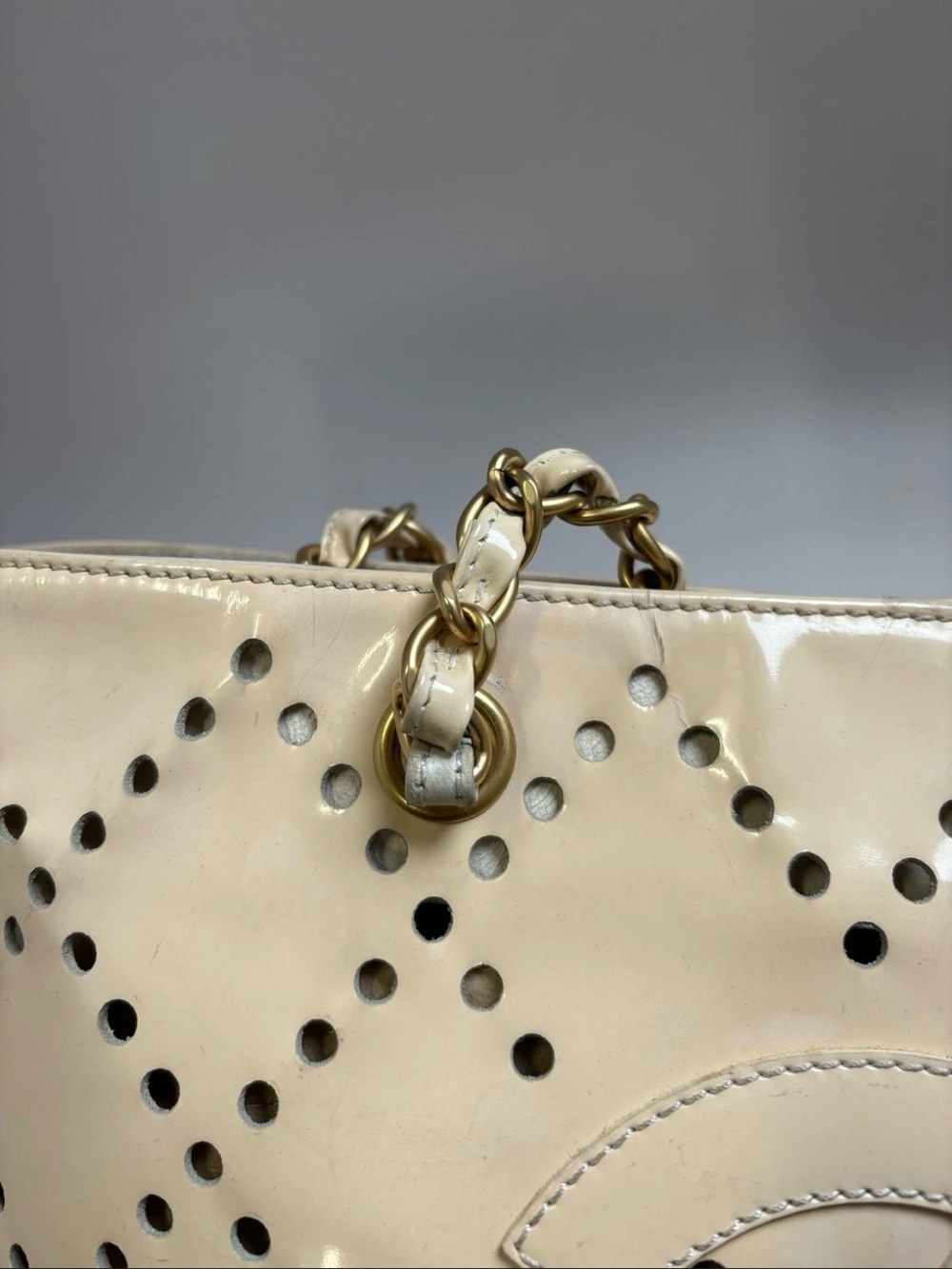 CHANEL CC PERFORATED PATENT LEATHER TOTE - Picture 11 of 11